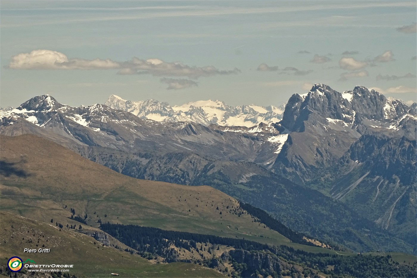 69 Dall'Alben vista in Presolana-Ferrante in primo piano, Adamello sullo sfondo.JPG